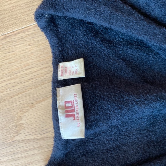 J Lo sweater - Picture 4 of 4